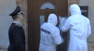 Fano - Tentato omicidio di genitori e fratello, domani l’interrogatorio di convalida del 21enne